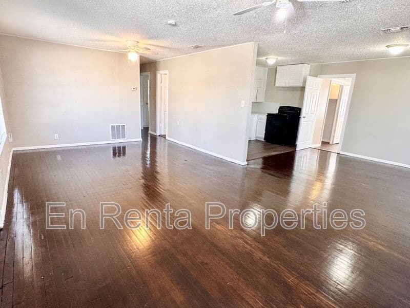 Fort Worth House: 6037 Graham St.