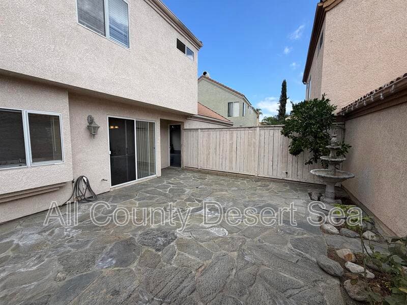 Aliso Viejo House: 12 Saint Moritz St