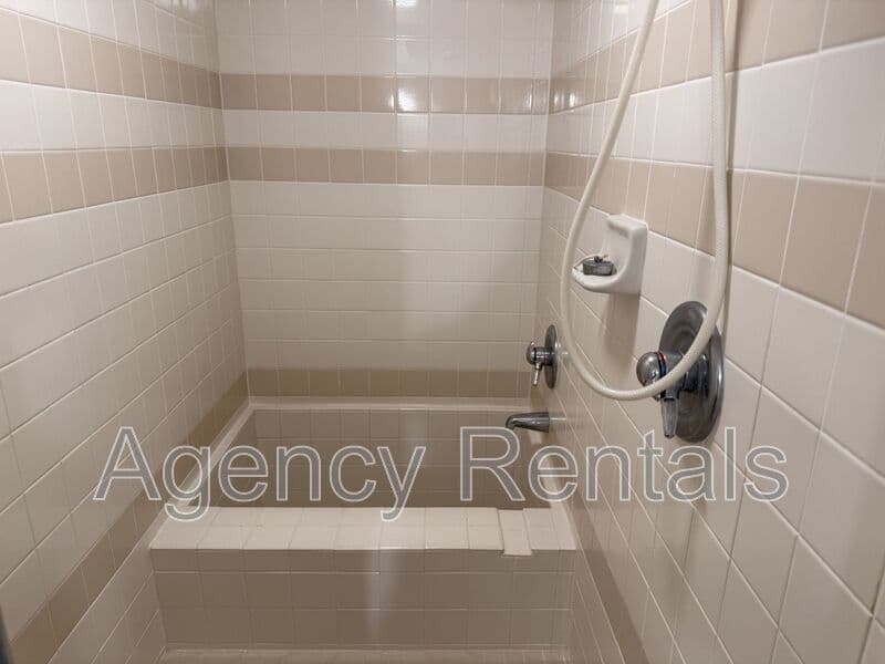 Honolulu Condo: 2440 Kuhio Ave. #1410