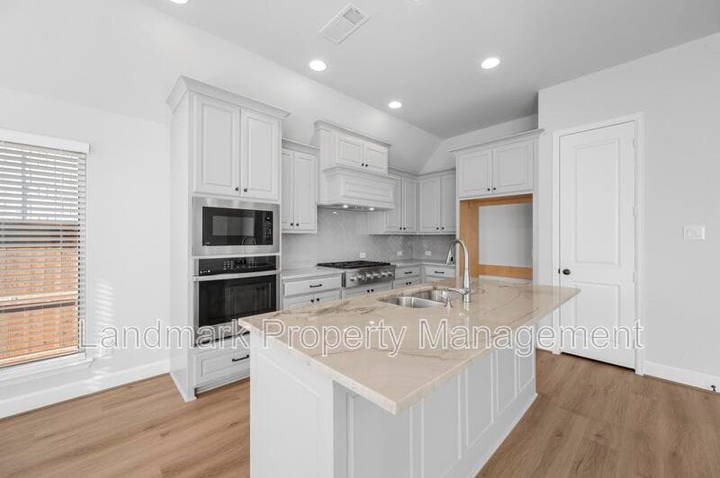 Mansfield House: 1822 Buckeye Lane