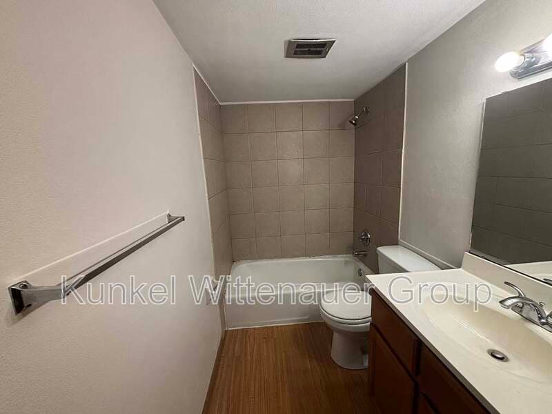 Swansea Condo: 1807-3 Jamestown Road