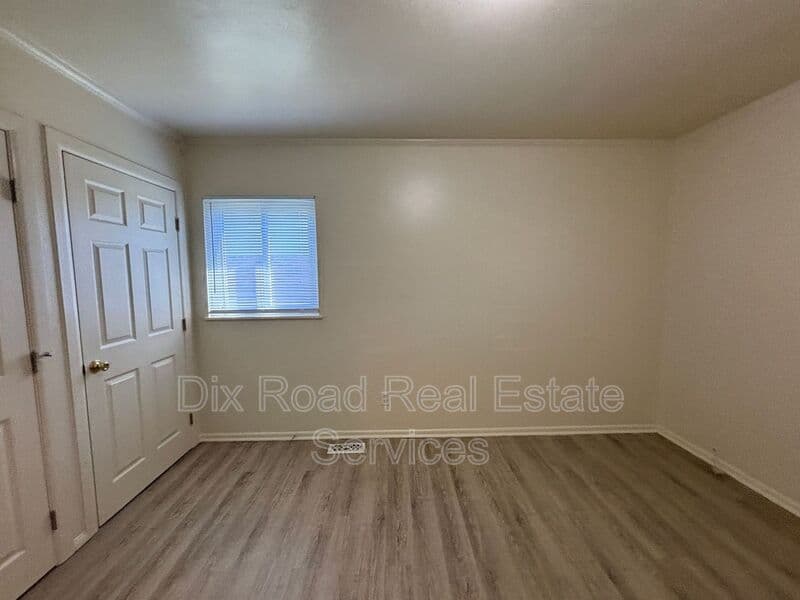 Englewood House: 530 Unger Avenue