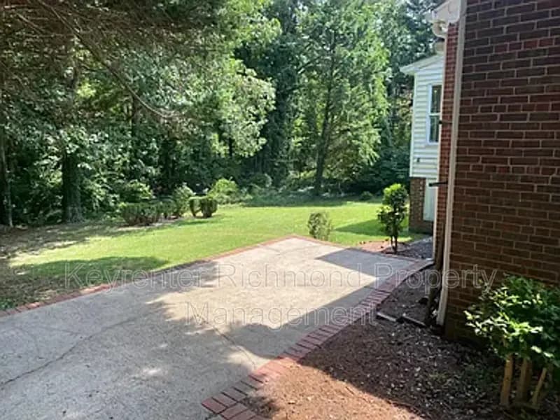 North Chesterfield House: 2811 Bon Oaks Lane