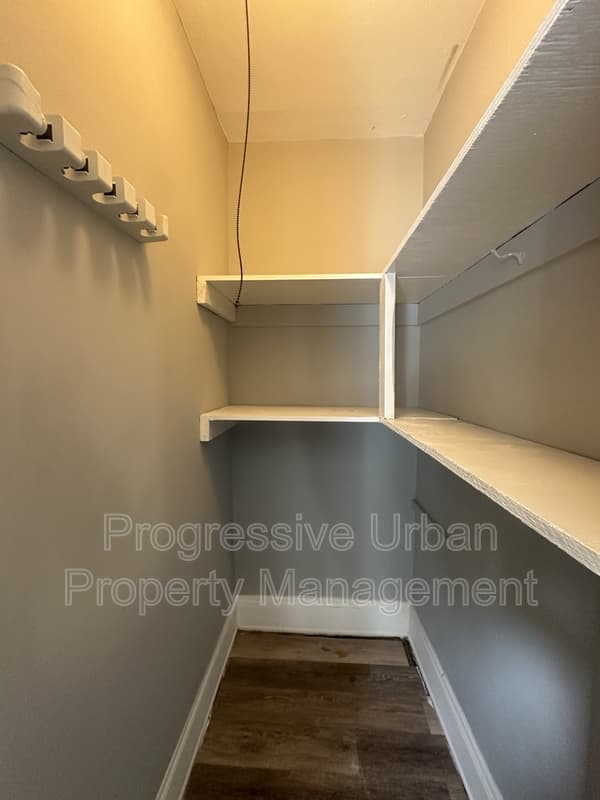 Cleveland Condo: 4609 Behrwald Avenue - Upstairs