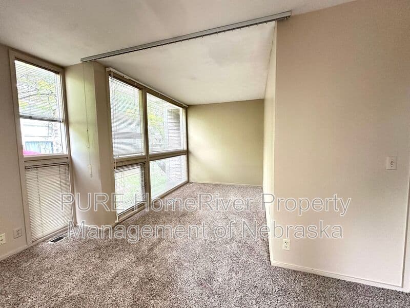 Omaha Townhome: 1631 N 109th Plz