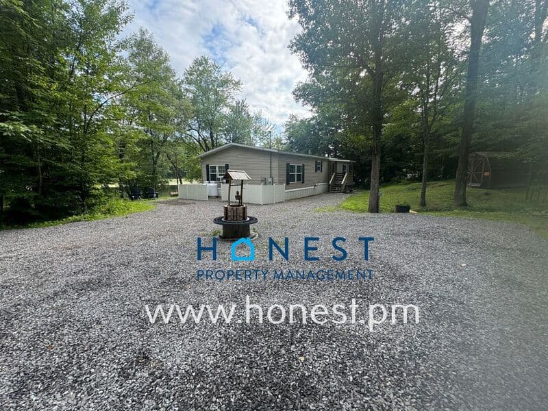 West Gardiner House: 107 Woodland Dr