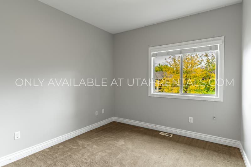 Orem House: 2032 West Golden Pond Way