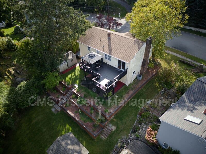 Bloomingdale House: 128 Reeve Ave