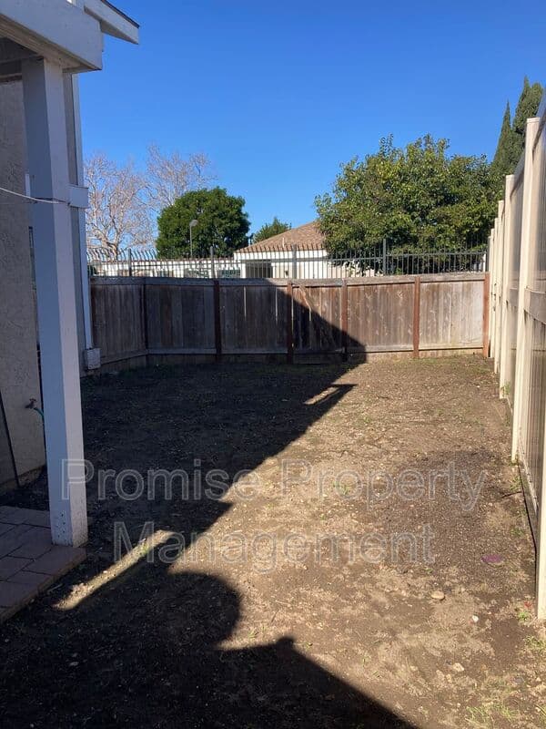 Oceanside House: 274 Riverview Way
