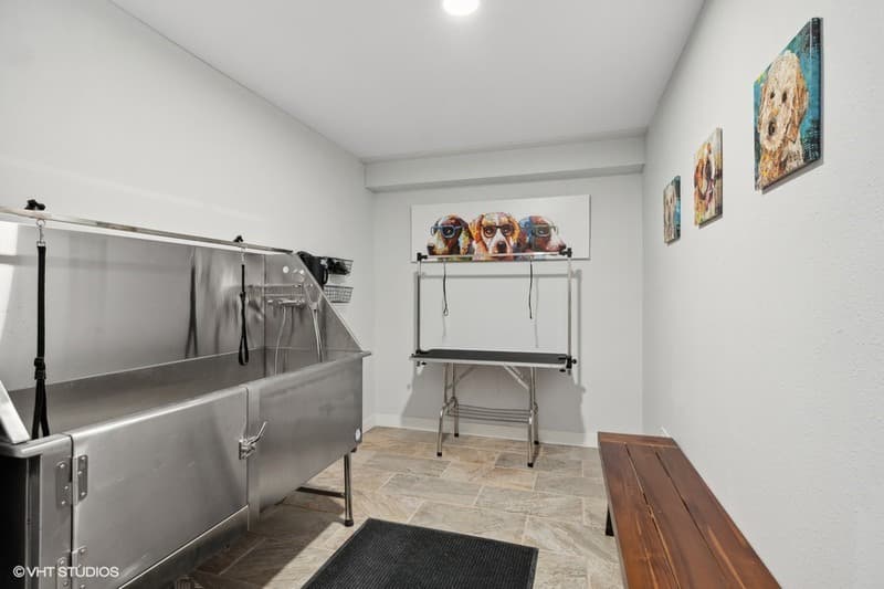 Pella Condo: 413 Jefferson Street - 13