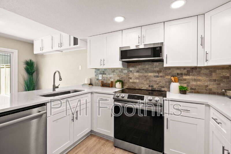 Golden Townhome: 206 South Holman Way