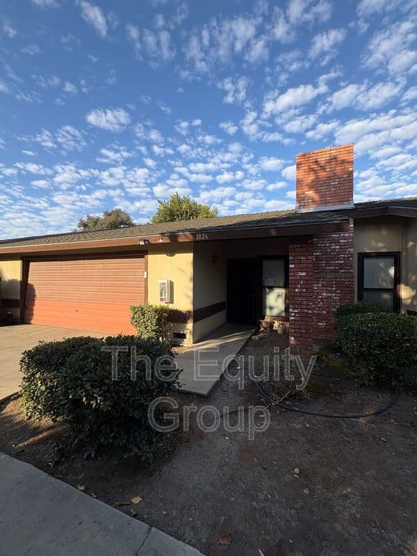 Visalia House: 1826 E Vassar Ave