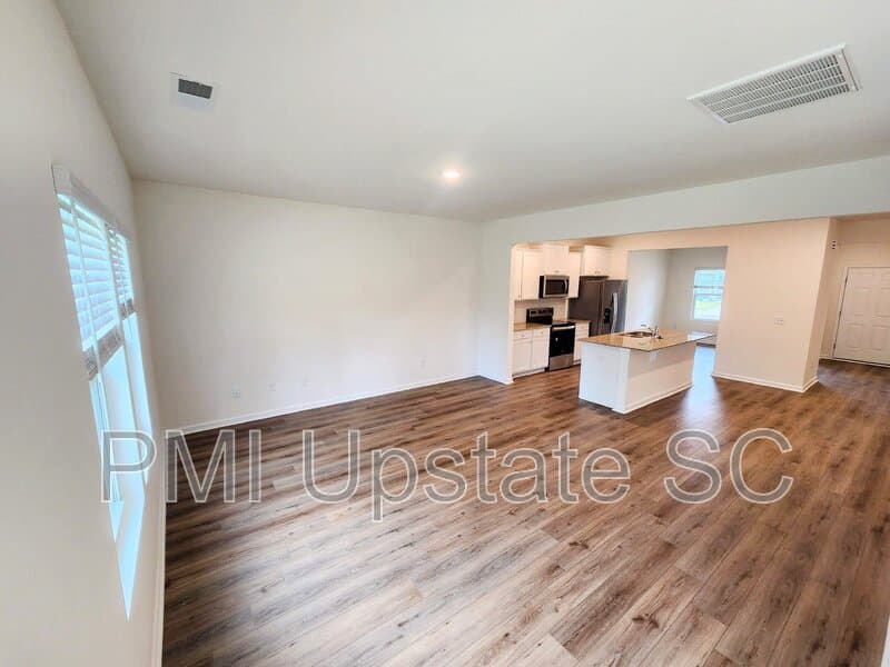 Fountain Inn House: 743 Fountainbrook Ln