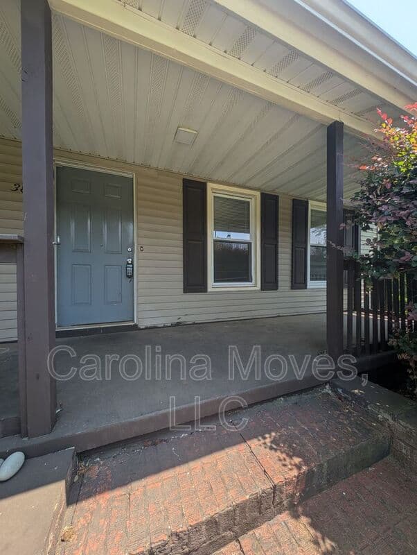 Greenville House: 38 Blake St