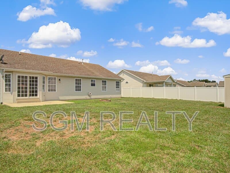 Waterloo House: 1116 Maplewood Ln