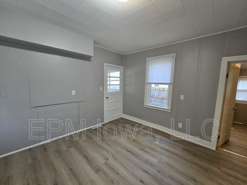 Waterloo House: 908 West 6th Street
