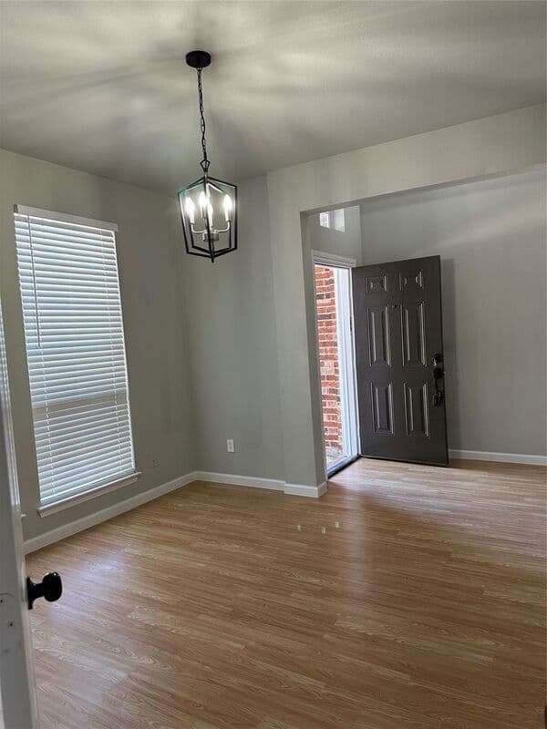 Lewisville House: 800 Pebble Ridge Dr