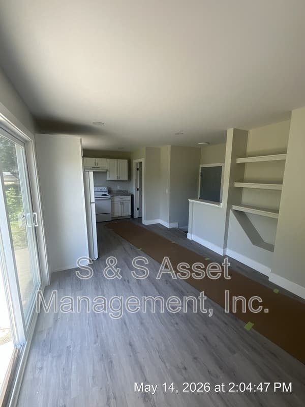 Lansing House: 4106 Stillwell Avenue