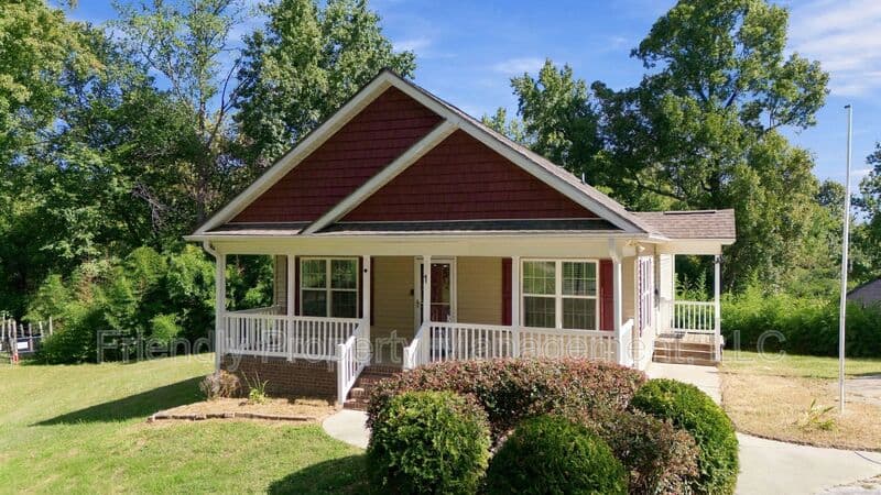 Greensboro House: 1 Llano Ct
