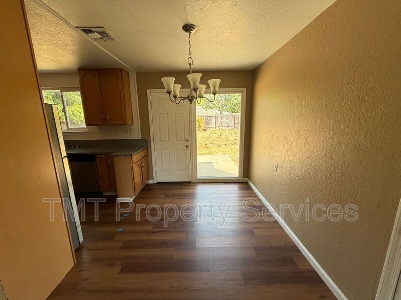 Sacramento House: 2124 Ethan Way