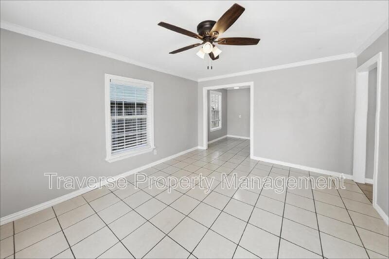Fort Worth House: 1221 Blalock Avenue