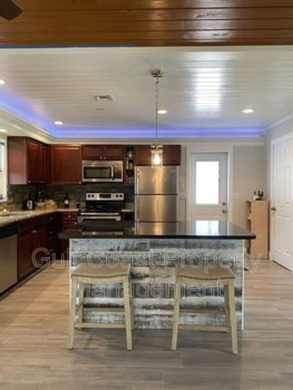 Venice House: 232 Glen Oak Road