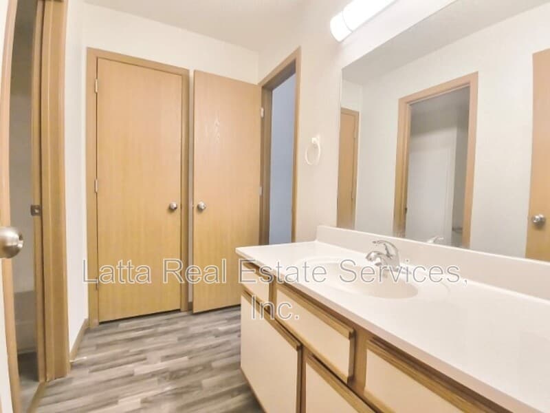 Pleasant Hill Townhome: 2115 Highridge Dr