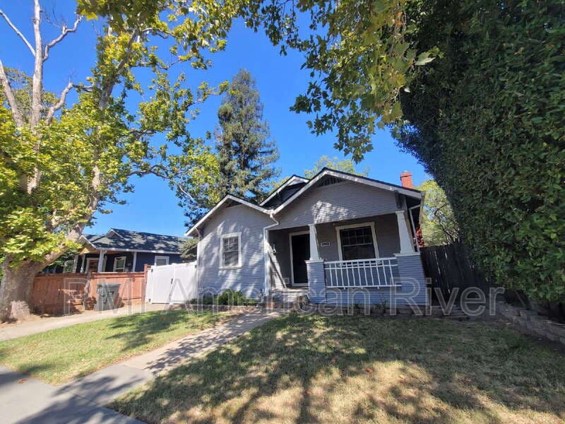 Sacramento House: 2153 7th Ave