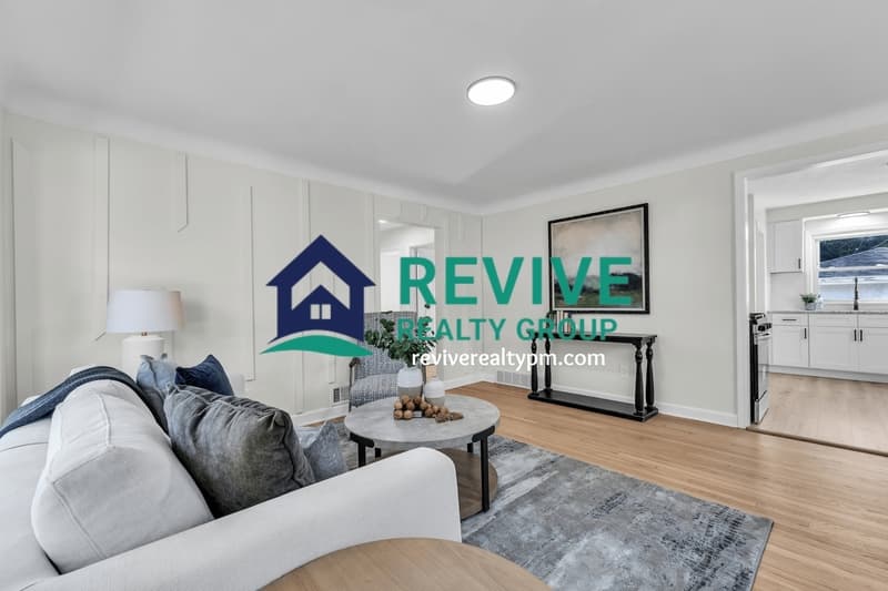 Garden City House: 27629 Windsor Street