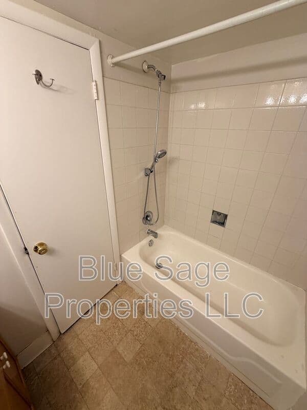 Wallingford Condo: 768 Putnam Blvd. A