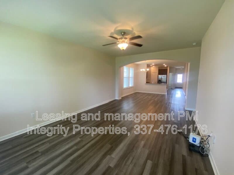 Lafayette House: 121 Rue Viansa