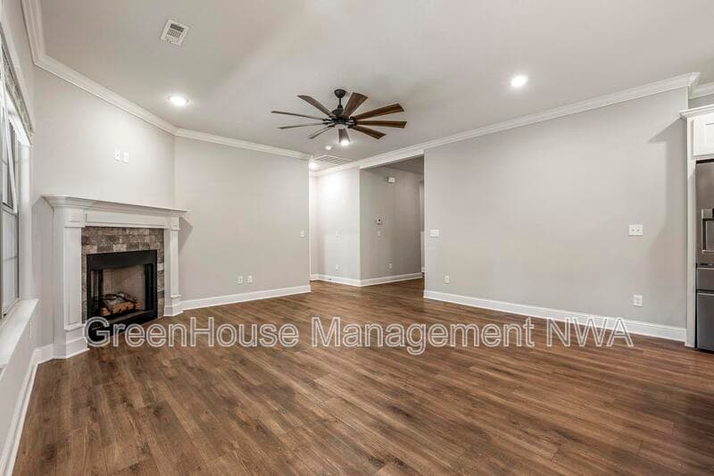 Bella Vista House: 28 Mills Dr