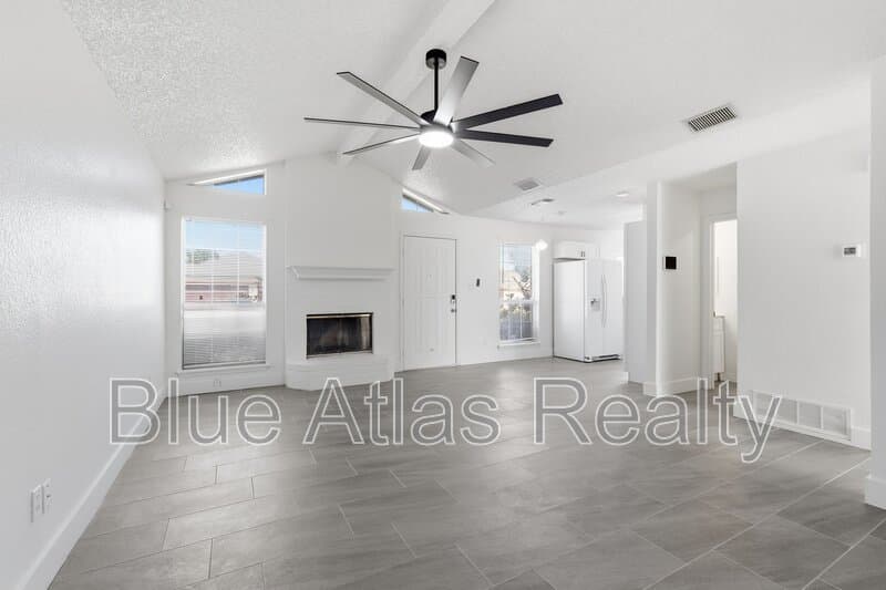 Fort Worth House: 7124 Wagonwheel Road