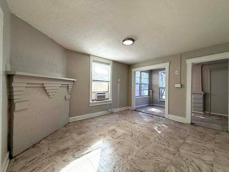 St. Petersburg House: 975 13th Avenue South