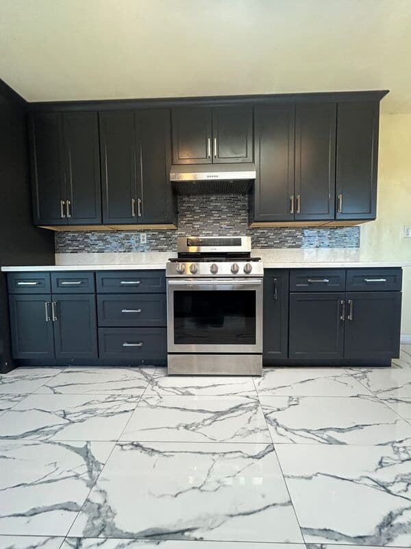 La Mesa House: 4040 Yale Ave