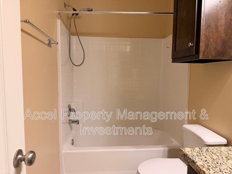 Alton Condo: 2600 E Garfield