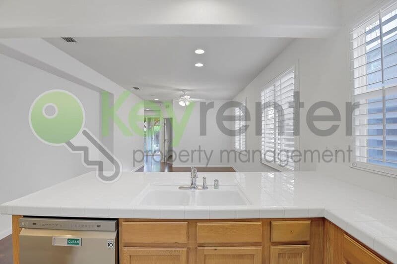Roseville House: 1233 Manza Circle
