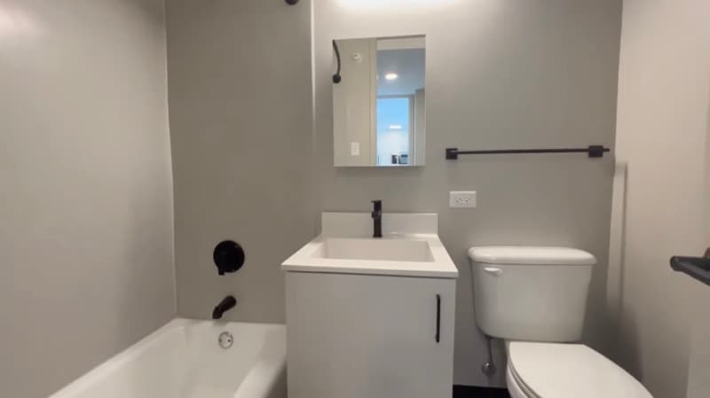 Chicago Condo: 1946 W Ogden Ave