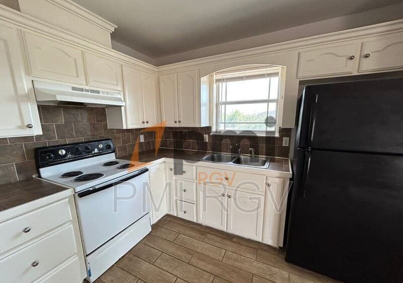 Mission Condo: 2017 Graham Ave