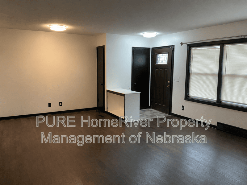 Omaha House: 5236 Ames Ave