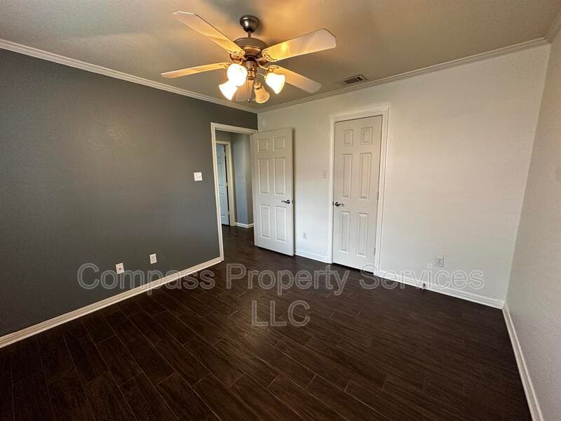 Waco House: 10613 Rayburn Way