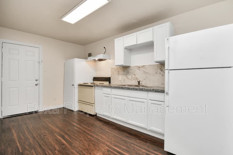 Houston Condo: 4207 Phlox St