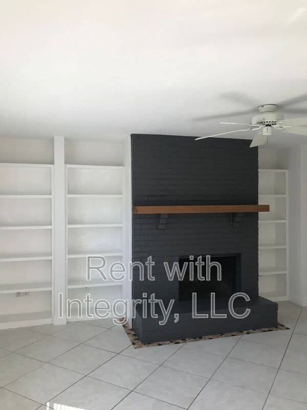 Tallahassee House: 156-D Locke St