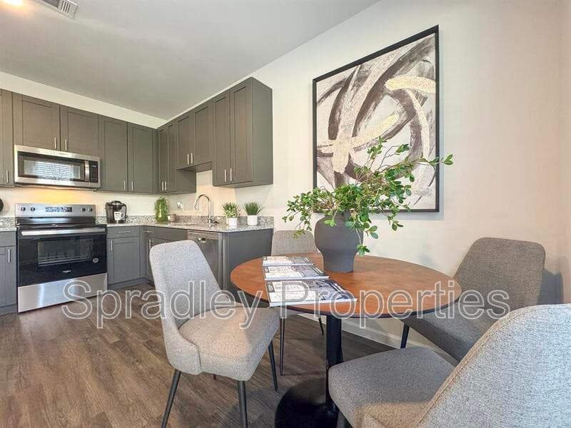 Belton Condo: 710 Shine St. Apt 2204