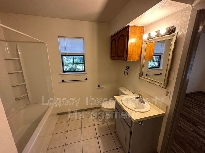 Mansfield House: 7185 Retta Mansfield Rd