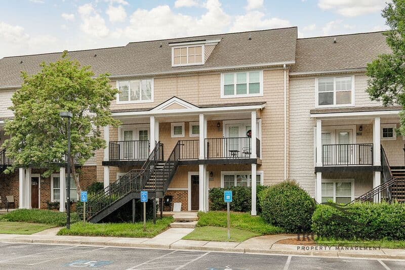 Athens House: 1035 BARNETT SHOALS RD