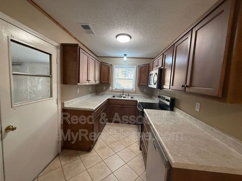 Southaven House: 7630 Rockingham