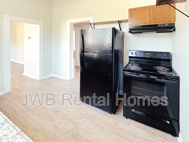 Jacksonville House: 291 Claude St
