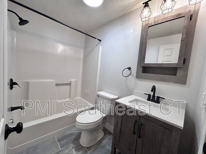 Mystic House: 250 Capstan Ave