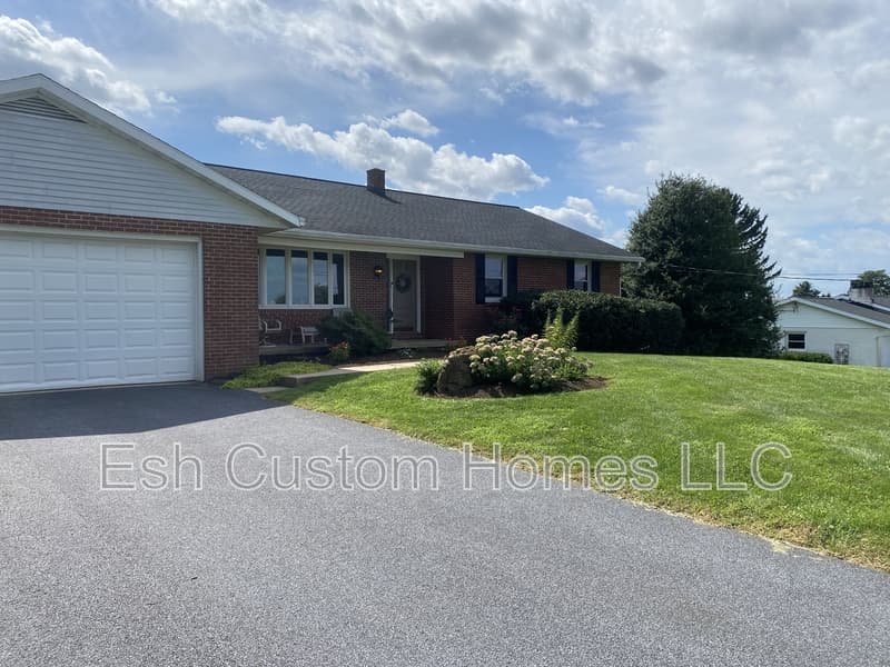 Lancaster House: 2208 Forry Road